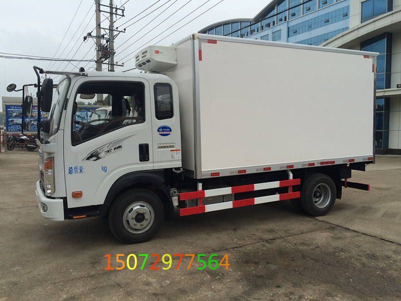 排半冷藏車