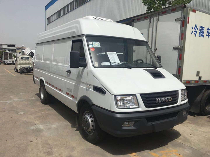 依維柯寶迪國(guó)五8方面包冷藏車