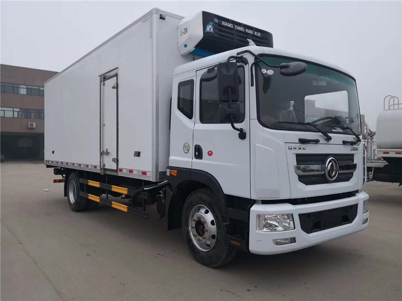 東風(fēng)多利卡6米8冷藏車