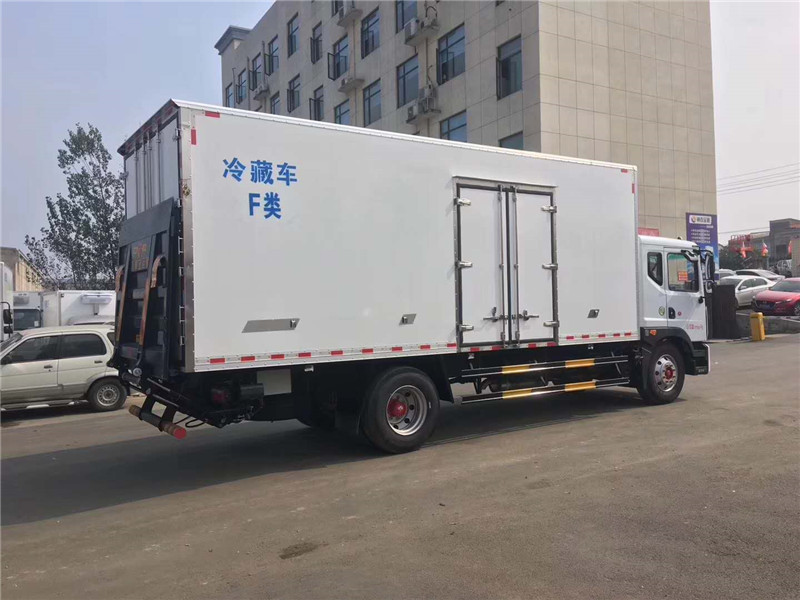 東風(fēng)多利卡6米8冷藏車 (8).jpg