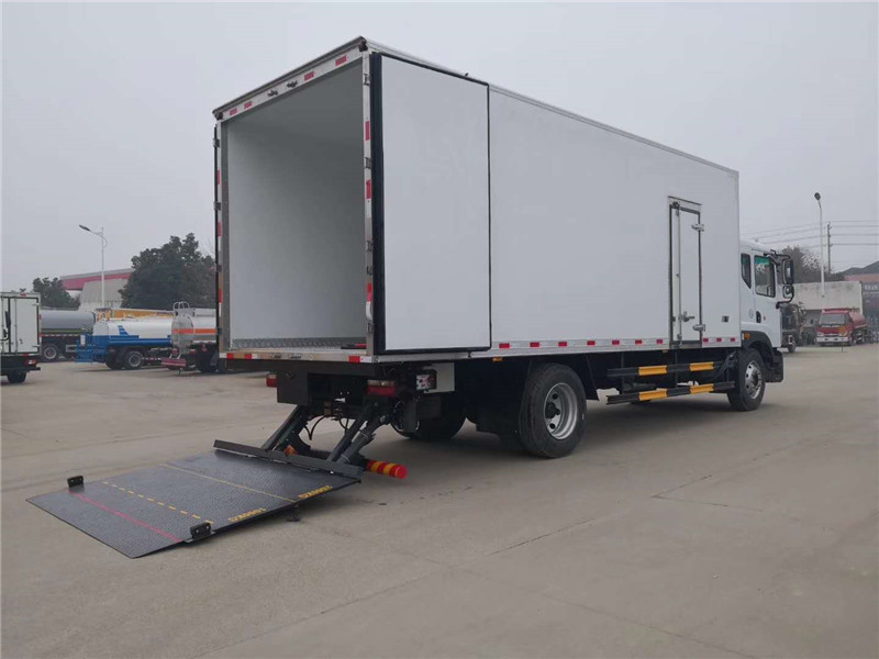 東風(fēng)多利卡6米8冷藏車 (5).jpg