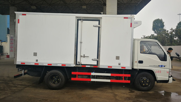 江鈴4米2藥品冷藏車(chē)