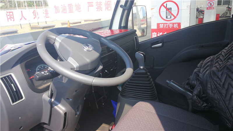 躍進(jìn)國(guó)六3米3冷藏車 (5).jpg
