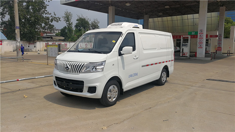 長(zhǎng)安國(guó)六面包冷藏車(chē)