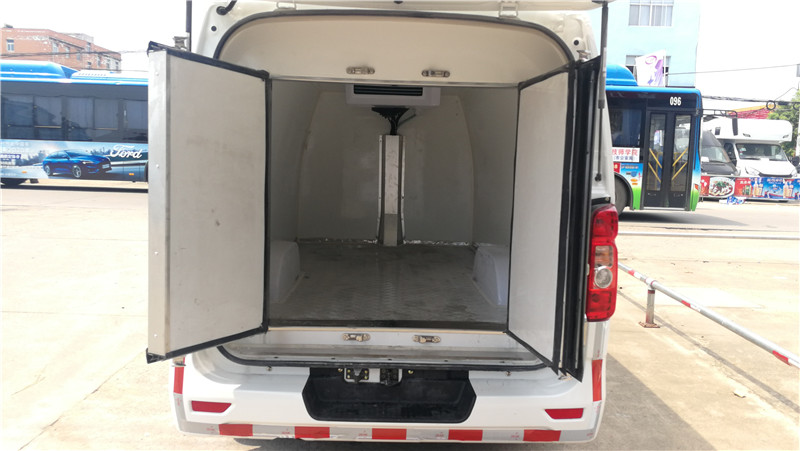 長(zhǎng)安睿行面包冷藏車(chē)