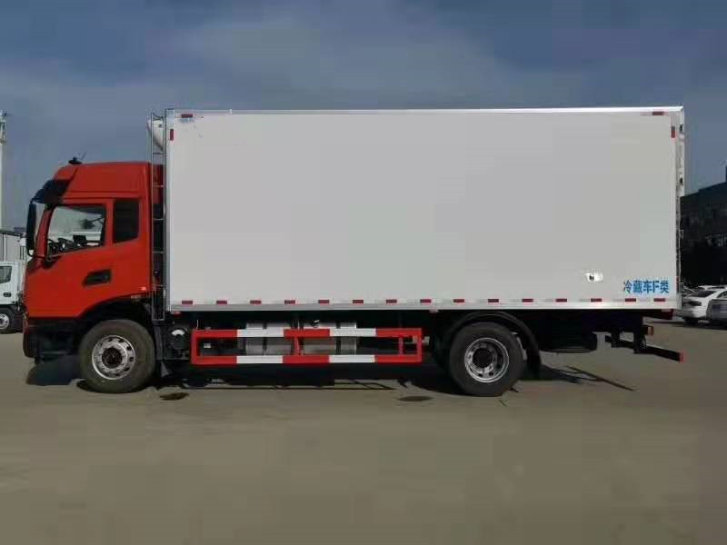 東風(fēng)天錦6米8冷藏車