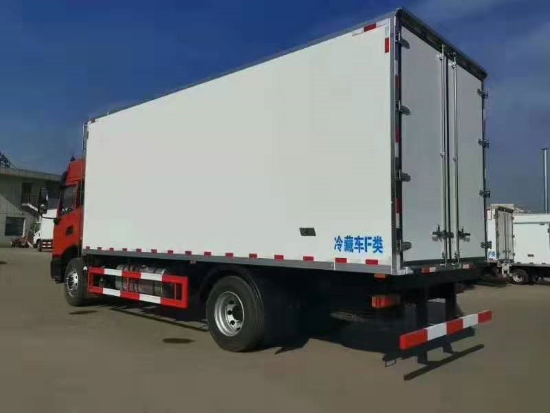 東風(fēng)天錦6米8高頂雙臥冷藏車