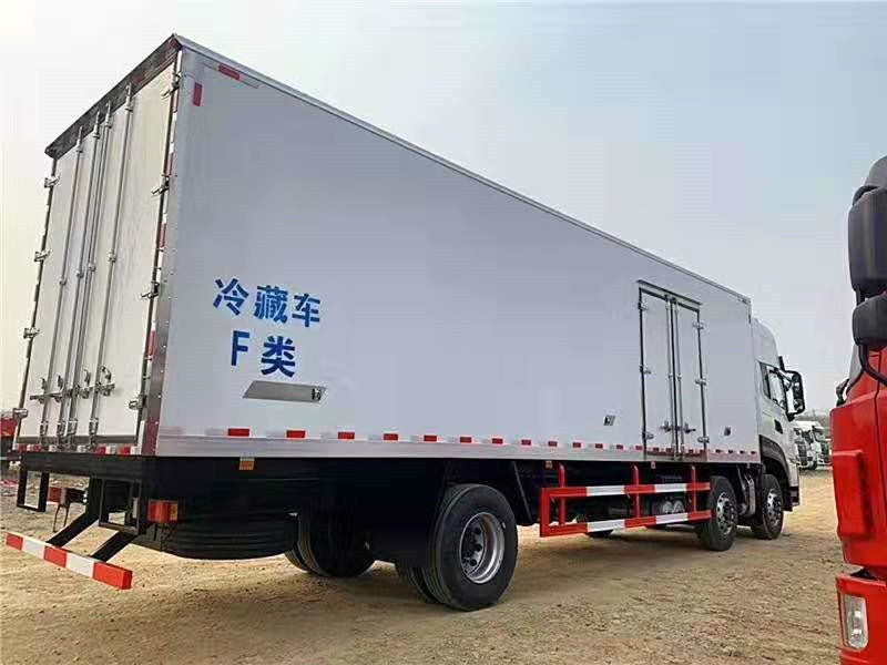 東風天龍國六9米6冷藏車
