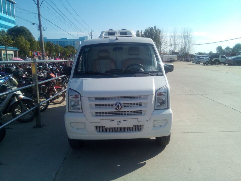 東風(fēng)國五面包冷藏車 (9) 東風(fēng)國五面包冷藏車 (9)
